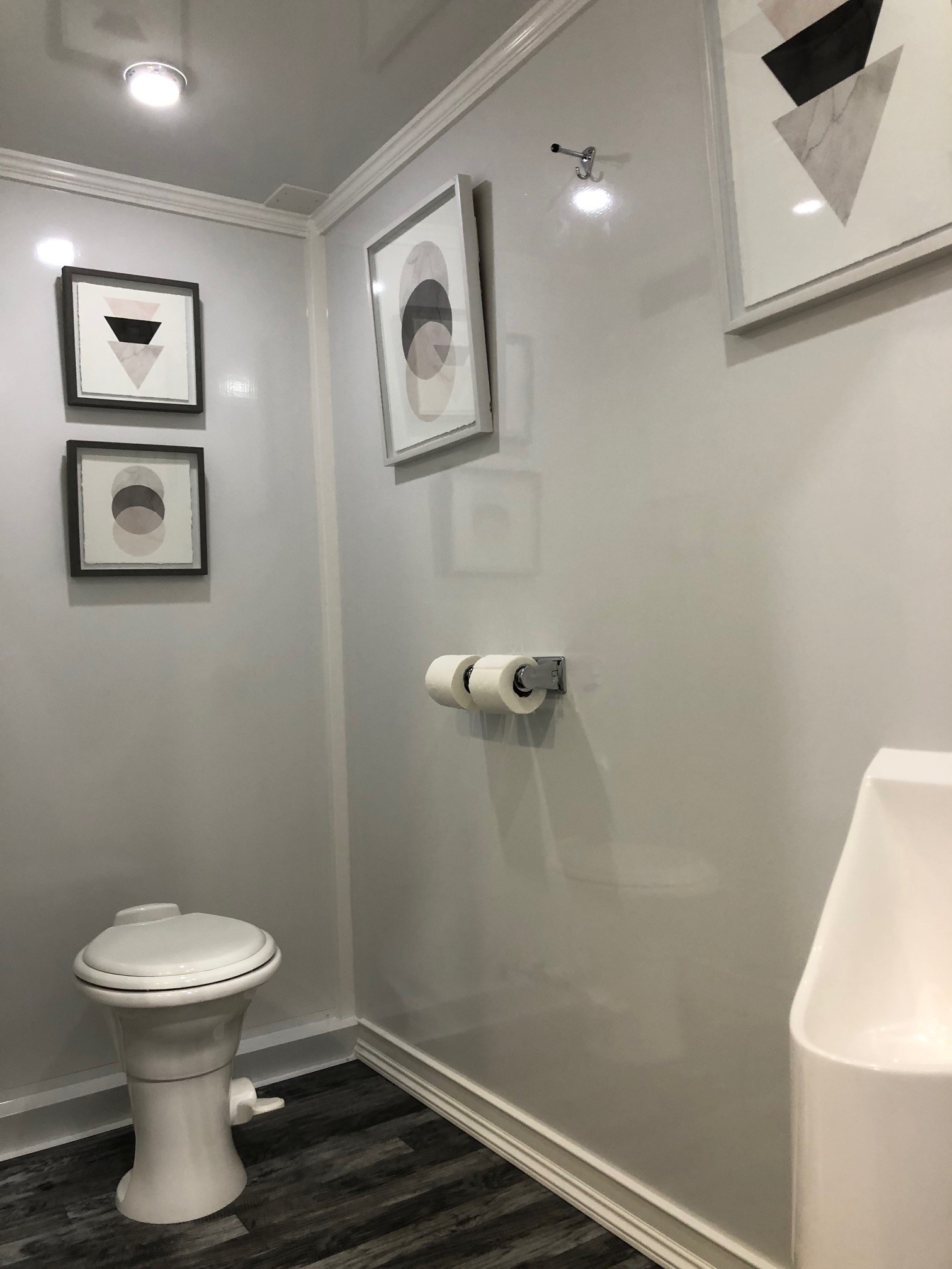 Luxury 2 Station Restroom Trailer Restroom Trailer For Sale