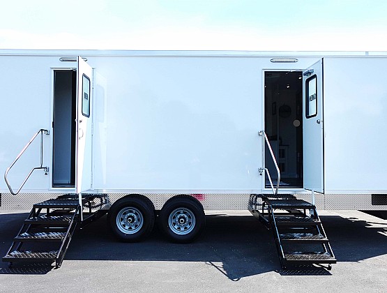 10-Station Pro Series Restroom Trailer exterior